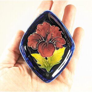 Tiny 3.5" English William Moorcroft pottery Hibiscus Flower pin dish c1950-1986